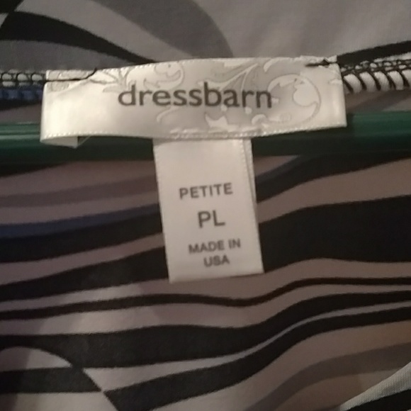 Very nice top for work or play! - Picture 2 of 5